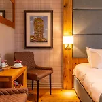 The Tan Hill Inn 3*