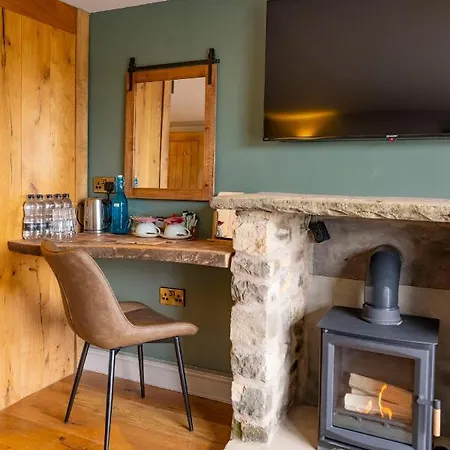 The Tan Hill Inn 3*